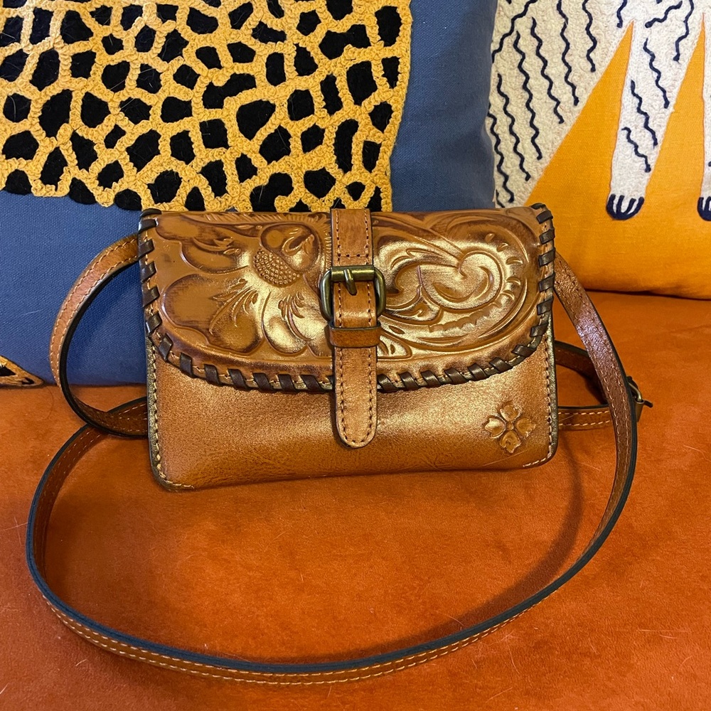 Patricia Nash Torri Leather Crossbody Clutch Burnished Tooled Gold P06186